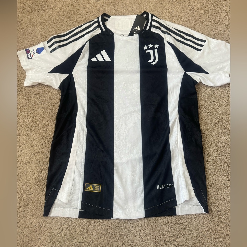 24/25 Juventus Home player Jersey Chiesa 7 size M